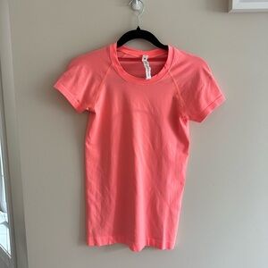 Lululemon hot pink swiftly tech short sleeved shirt - size 4